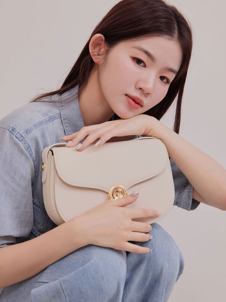 * 金釦真皮馬鞍包