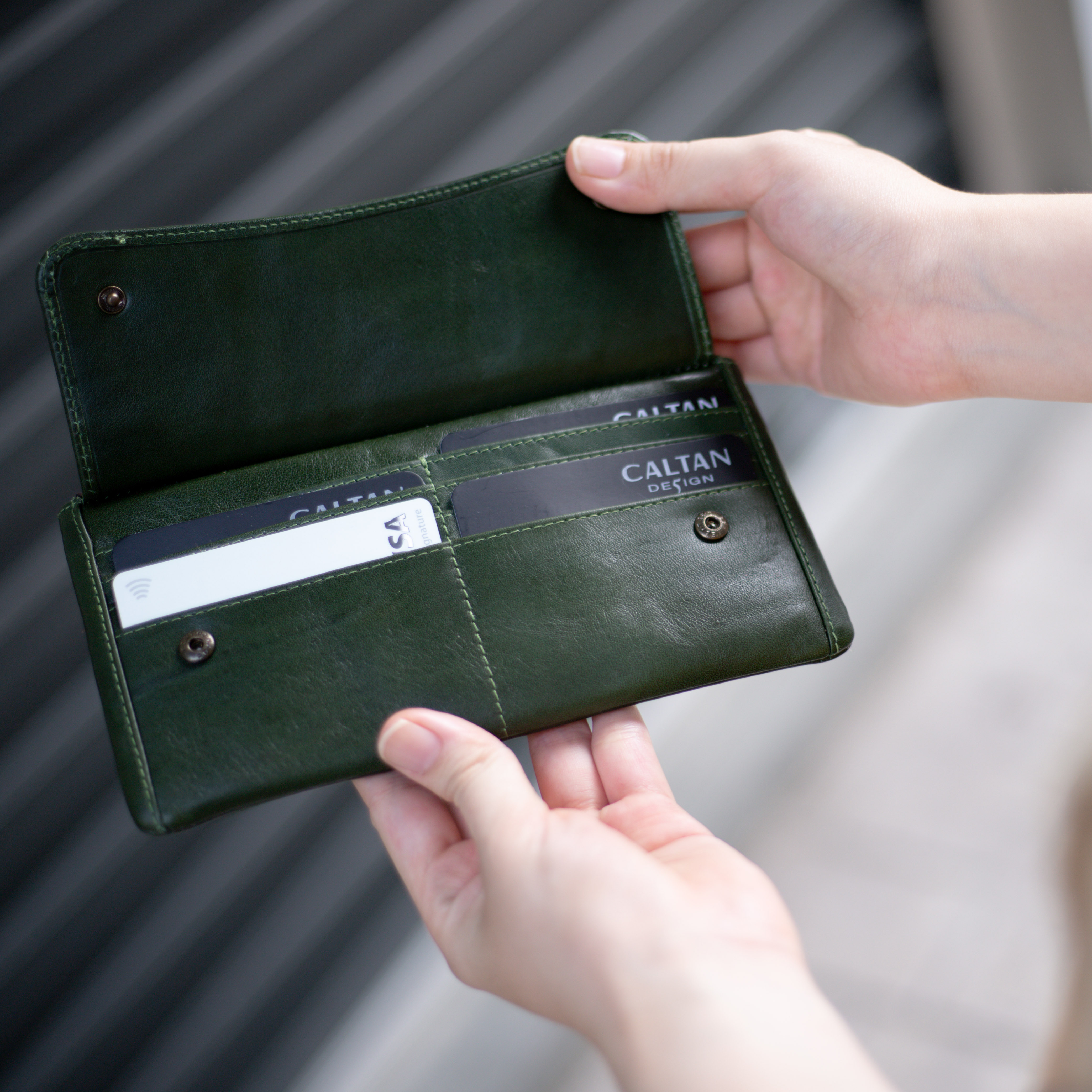 『新品上市』老爺有喜 浪漫優雅經典真皮長夾(072004cd)