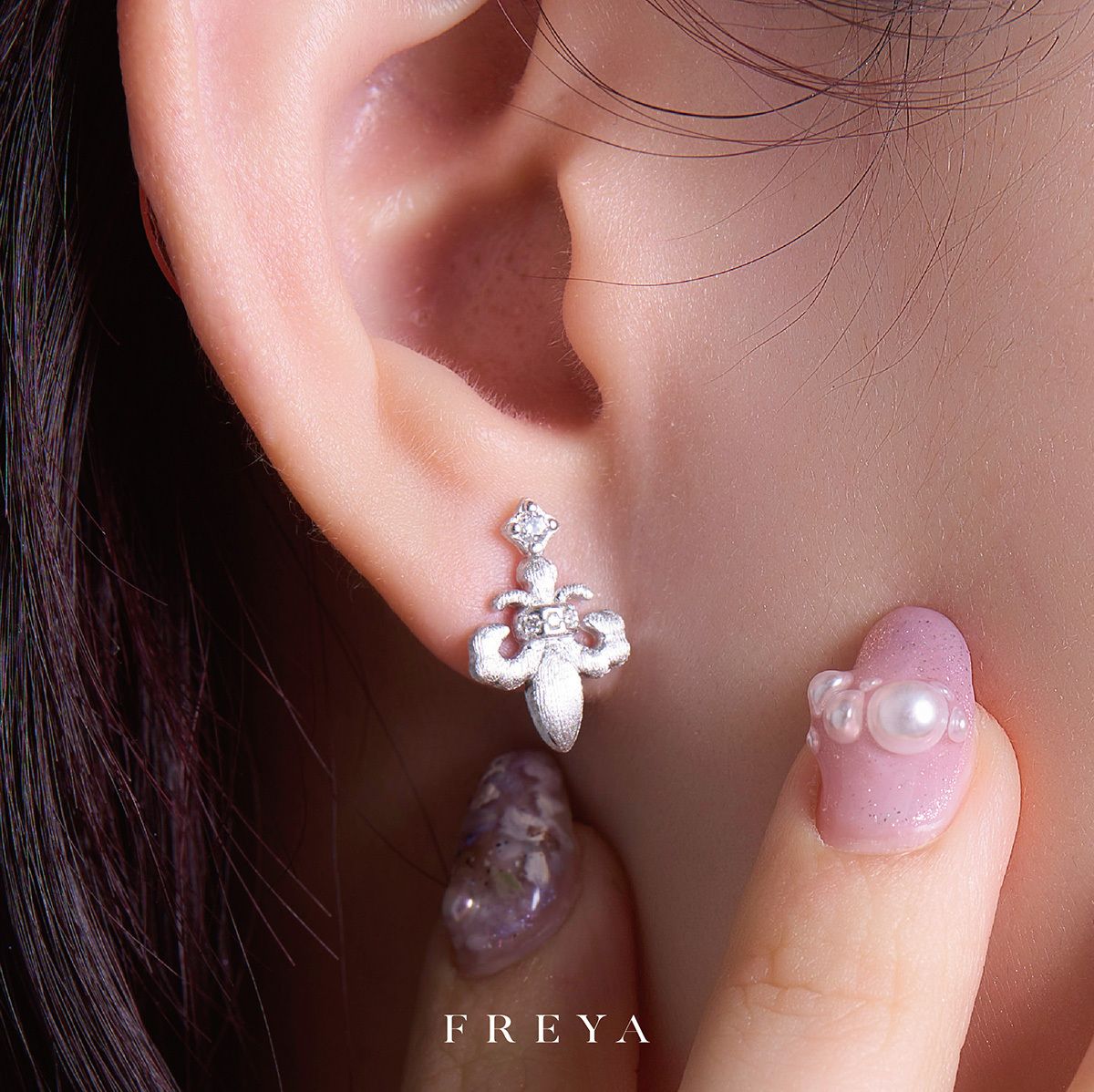 FREYA 鳶尾花耳釘