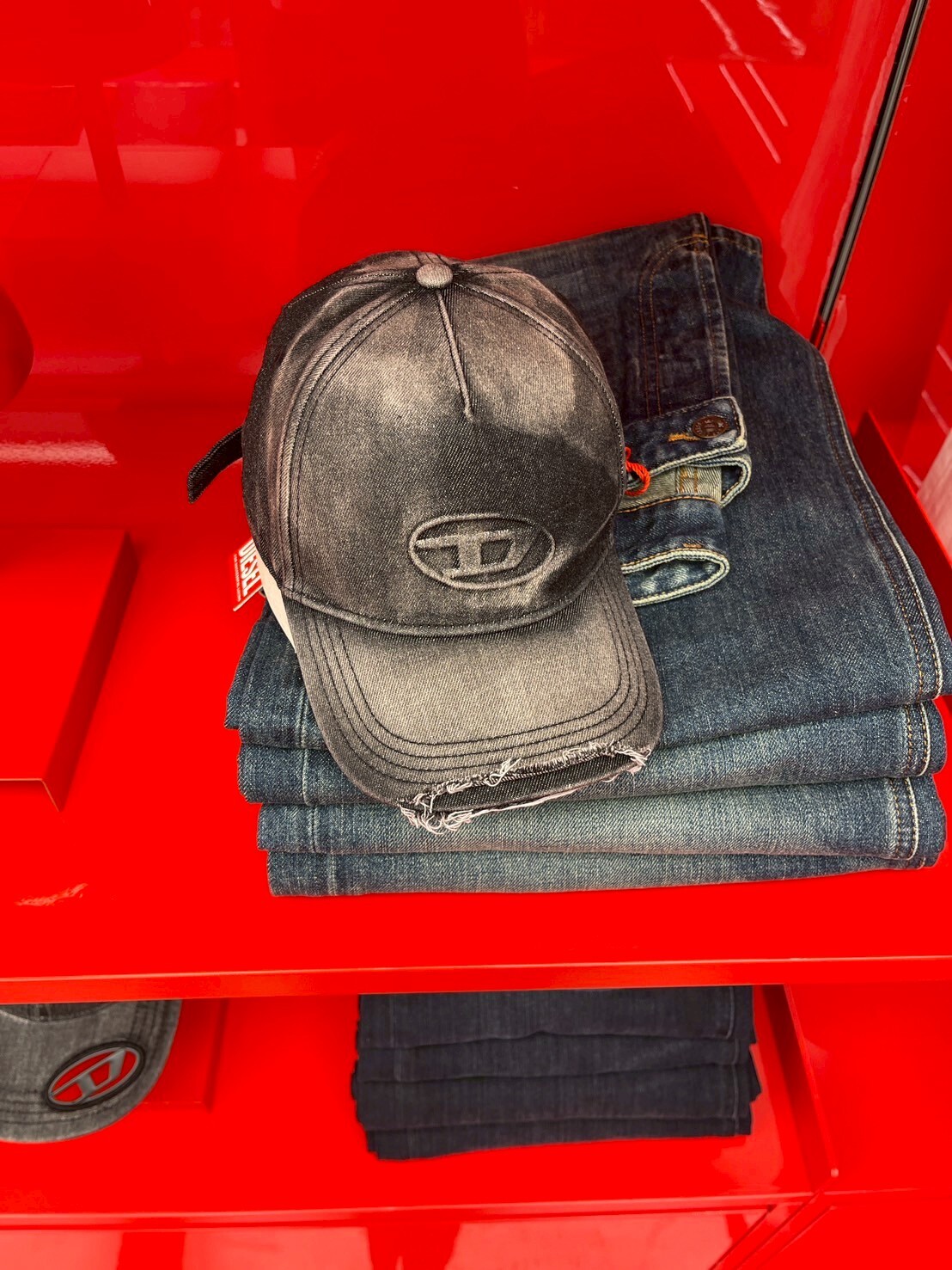 DIESEL 新款 破壞D Logo 水洗黑牛仔老帽