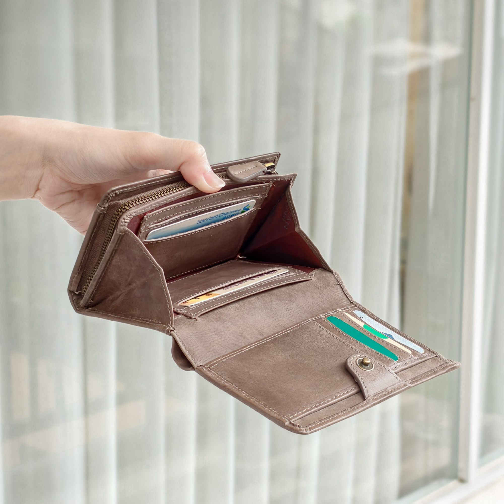 『新品上市』老爺有喜 真皮中性三折扣式中長夾(072622cl)