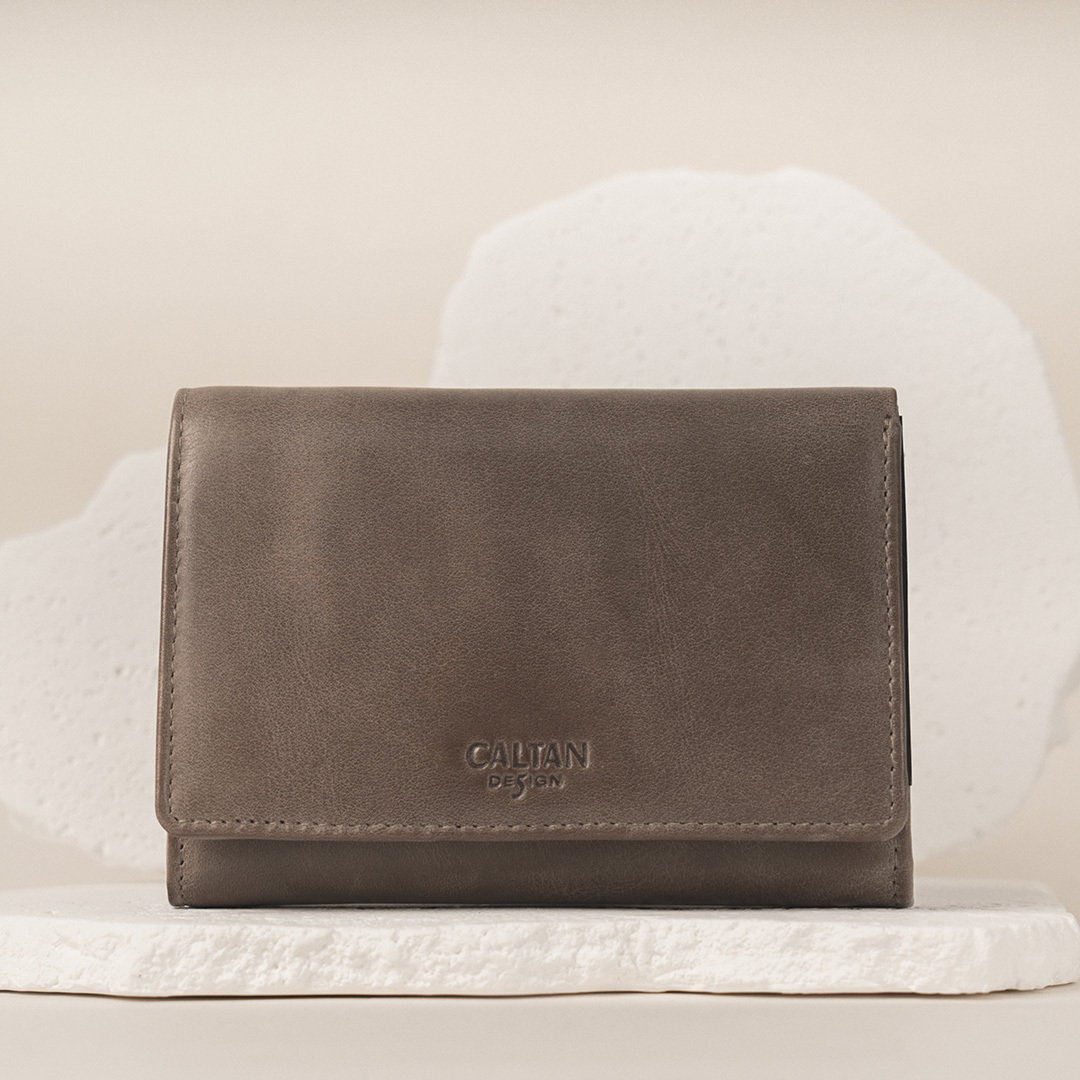 『新品上市』老爺有喜 真皮中性三折扣式中長夾(072622cl)