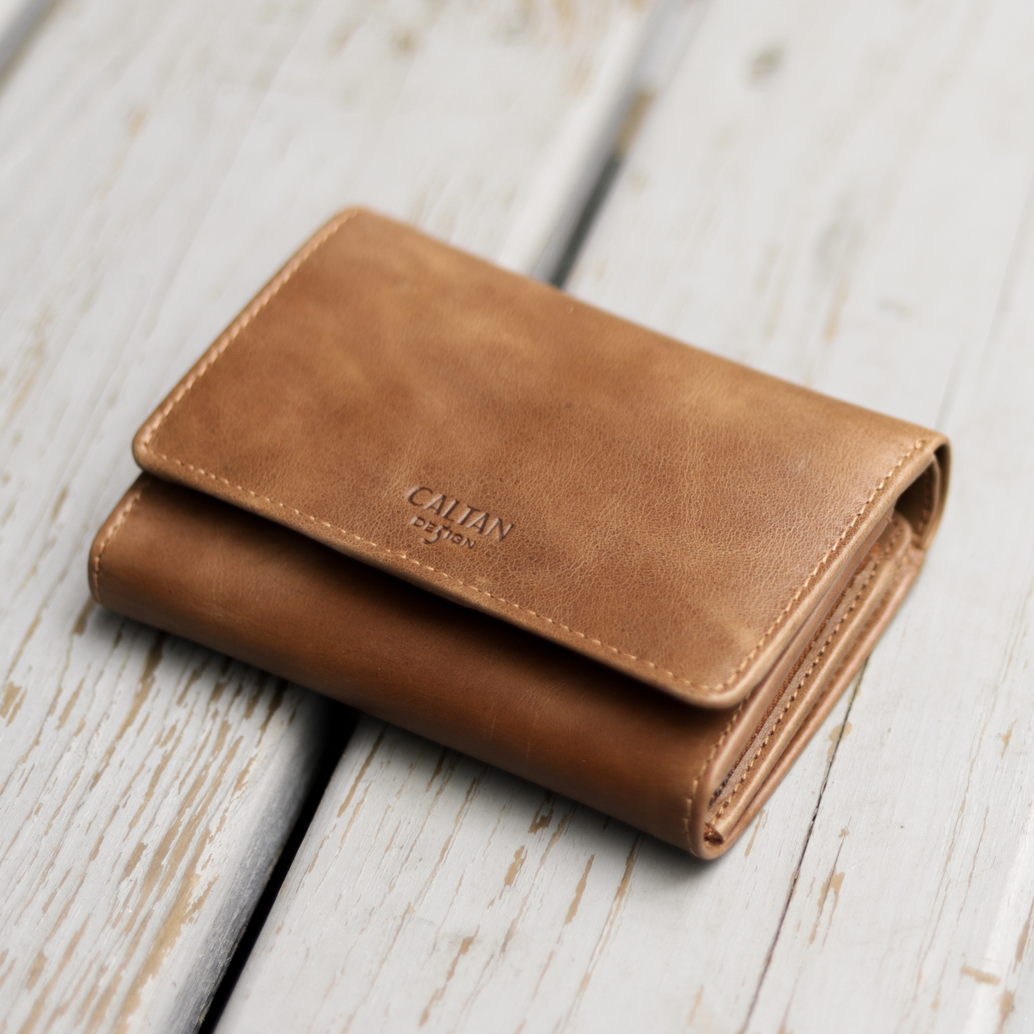 『新品上市』老爺有喜 真皮中性三折扣式中長夾(072622lt)