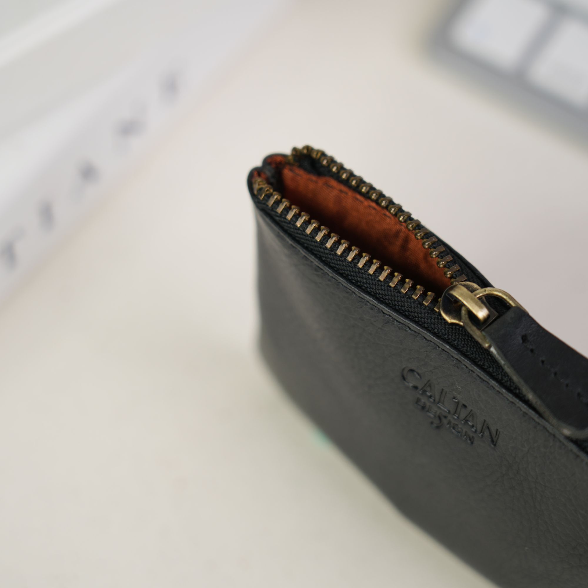 『新品上市』老爺有喜 真皮素雅雙拉鍊質感小錢包(072693bk)