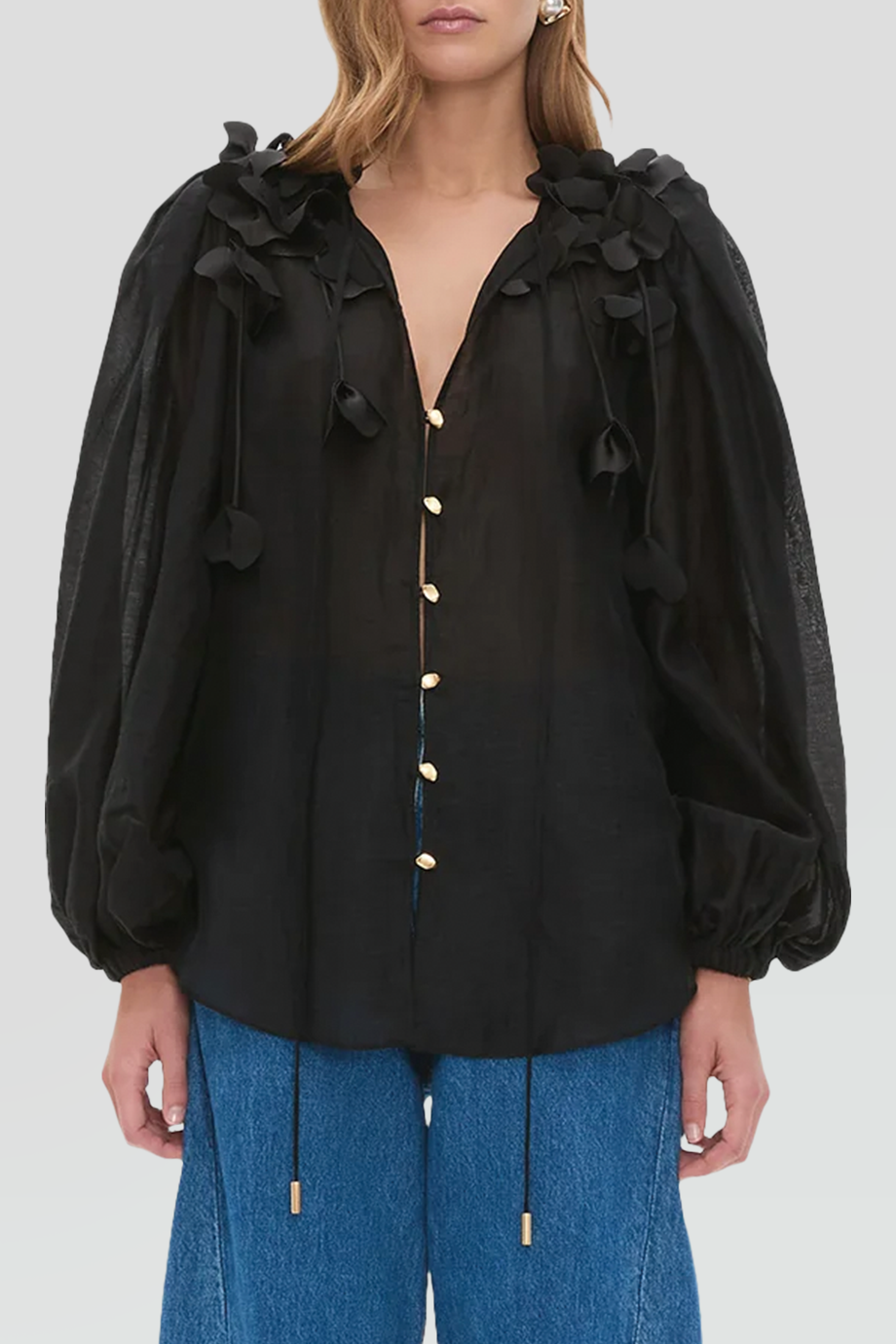 Aje｜CAMILLE V領澎袖花朵裝飾襯衫