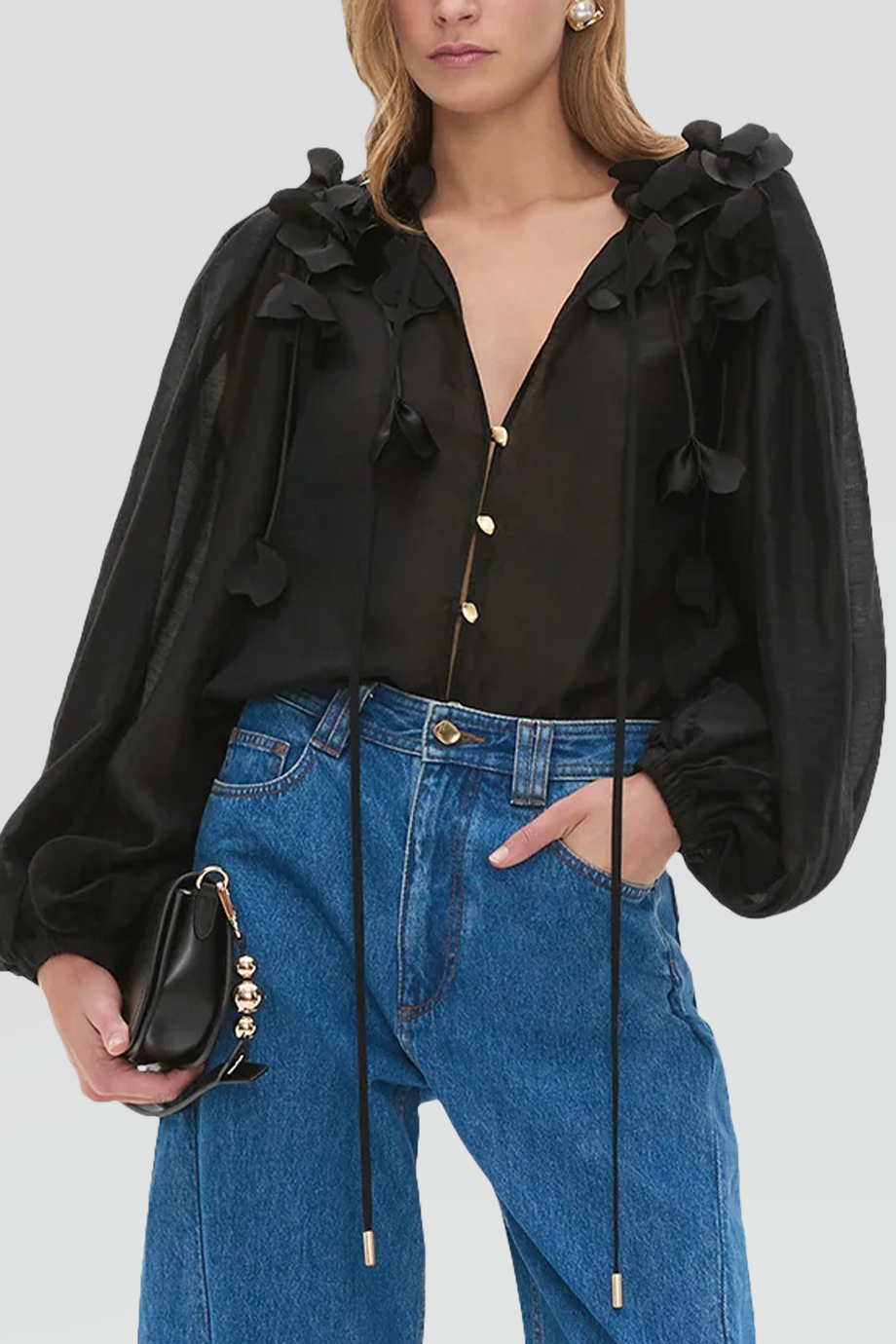 Aje｜CAMILLE V領澎袖花朵裝飾襯衫