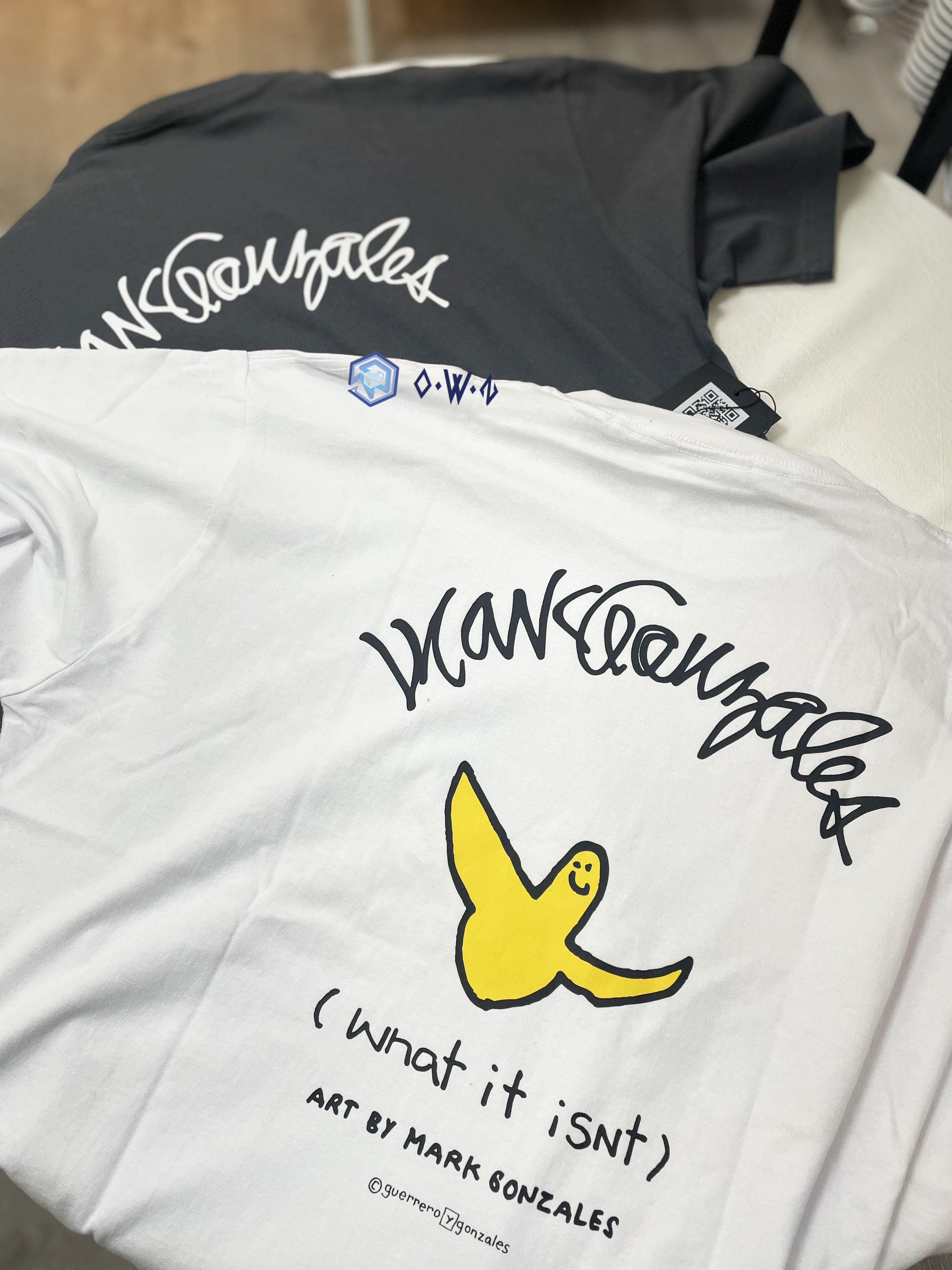 【OWN】What it isn't by Mark gonzales 短袖上衣 小飛人 小黃人 經典款 素面 限定 不分男女 灰色 白色