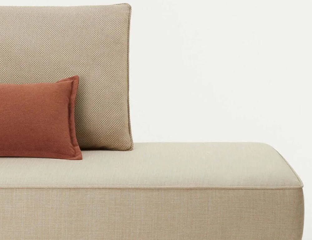 S.CAB-Flap Chaise Lounge 模組沙發/加長款，襯布內層含防水墊，適合戶外使用。