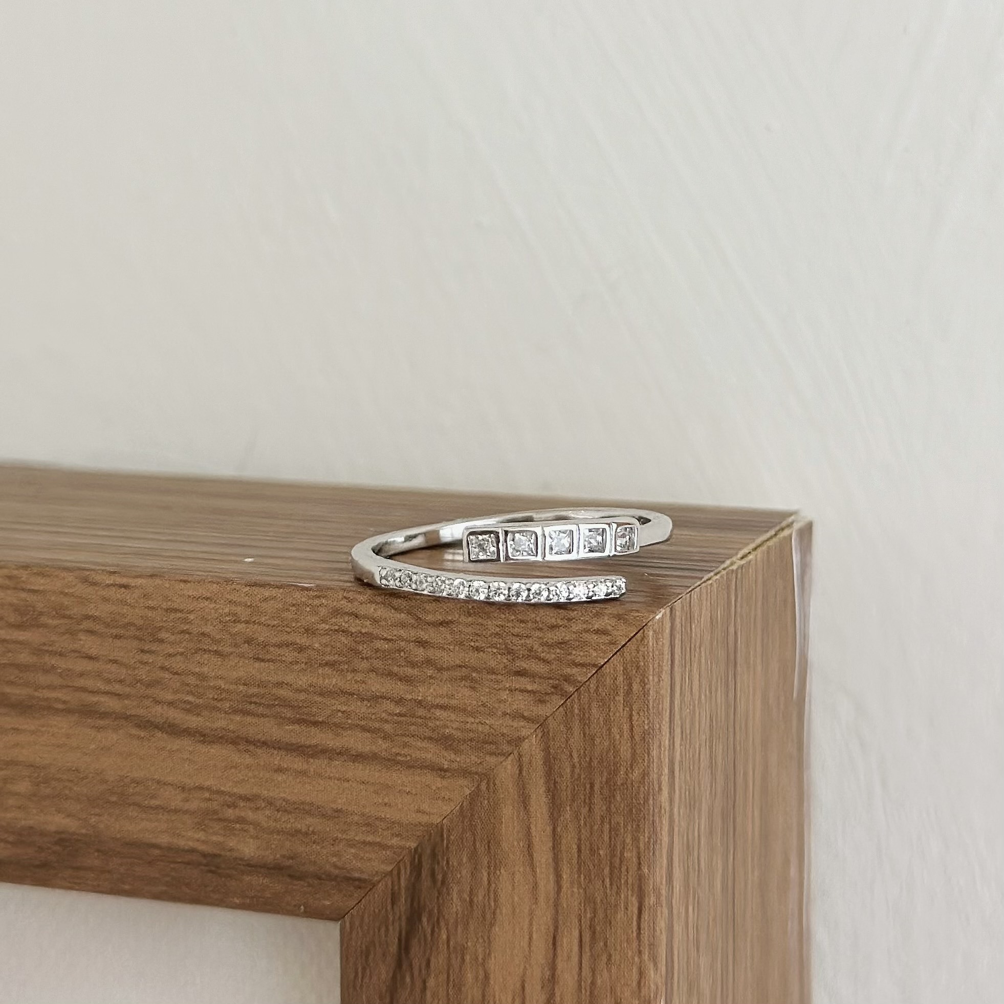 019【輕奢】方鋯石排鑽純銀調整戒