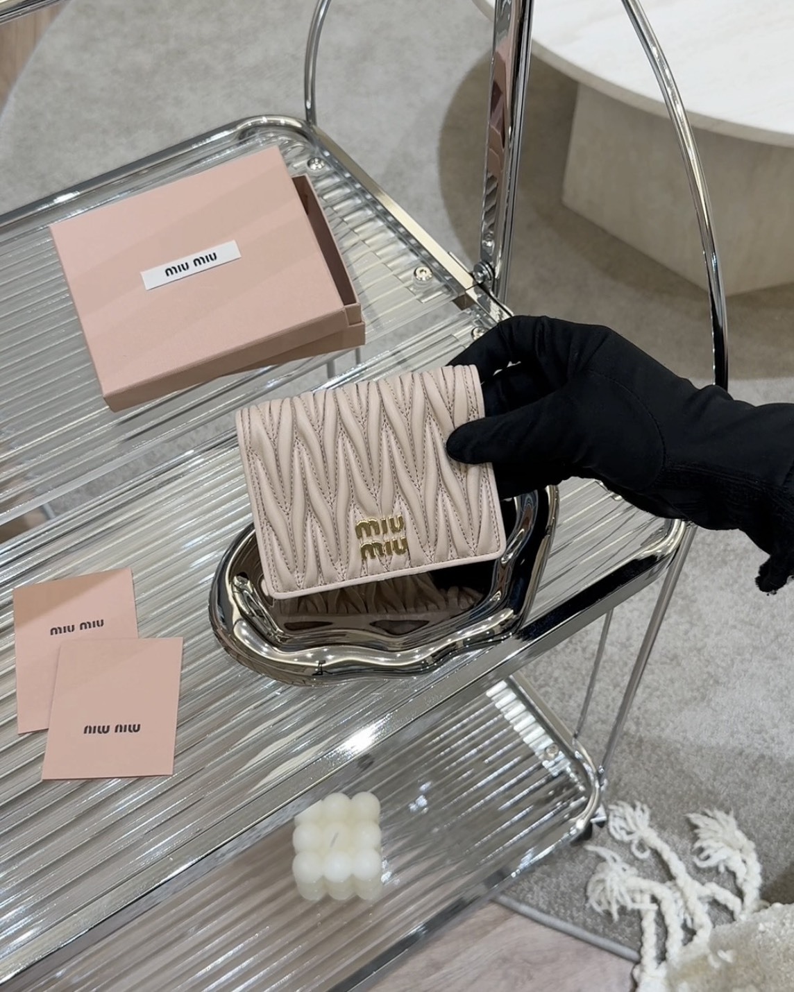 MIUMIU｜MATELASSE 納帕對開短夾 粉紅色