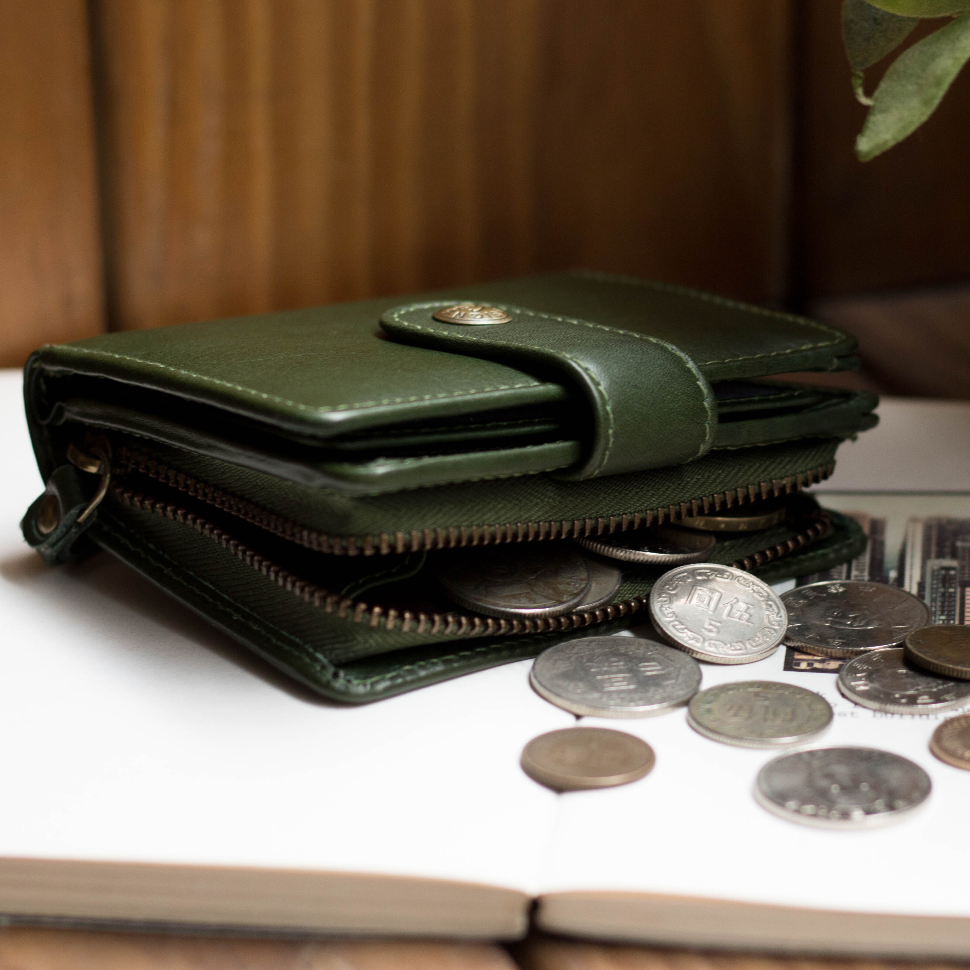 『新品上市』老爺有喜  扣式小巧時尚中夾(074349cd)