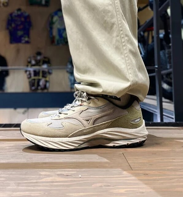 Mizuno Wave Rider β 復古老爹鞋 杏色 百搭舒適休閒慢跑鞋 男女同款 Aug25