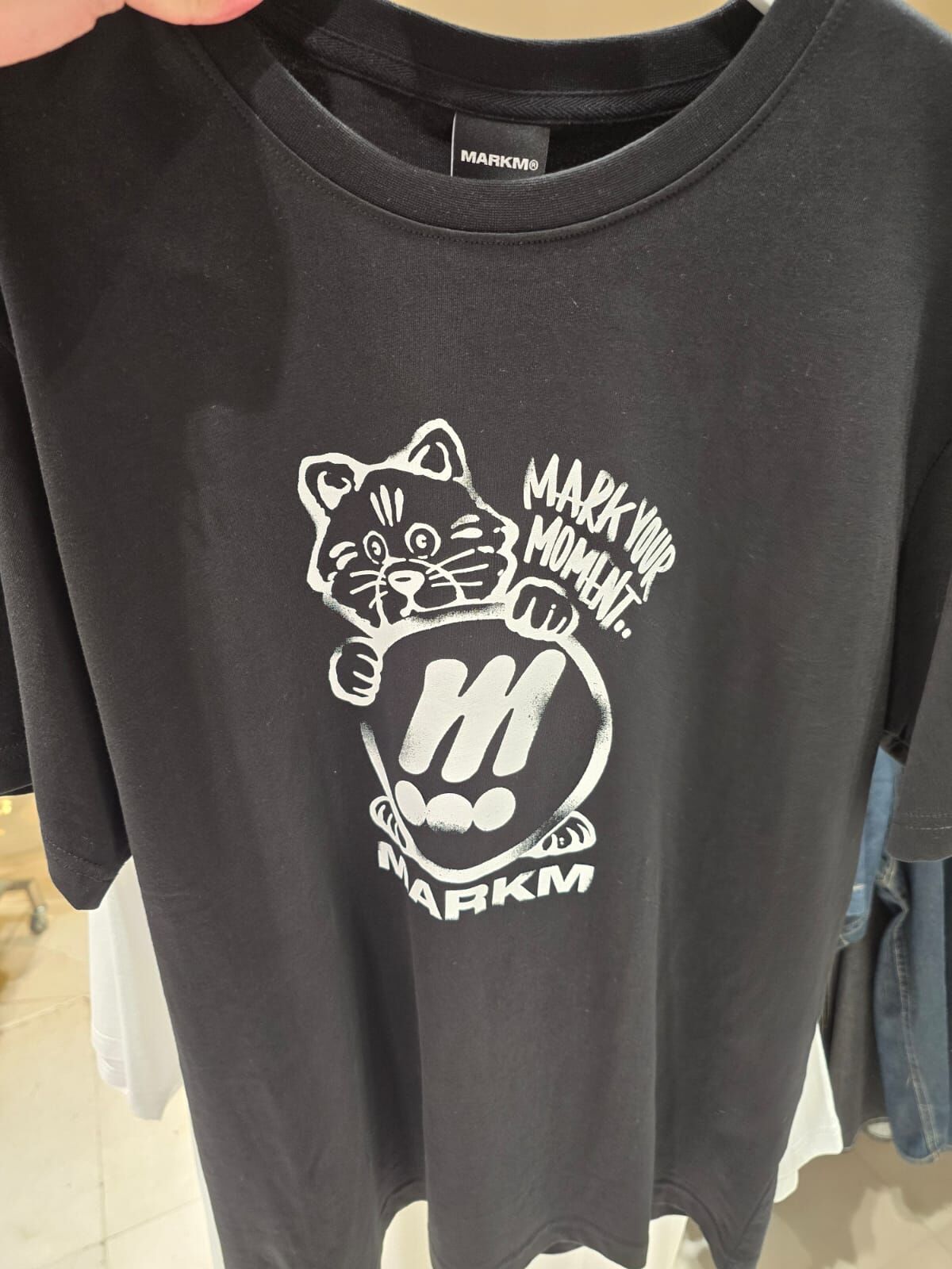 【直播】KM080558 Markm 貓貓LOGO短袖上衣 (MHIBH8926)