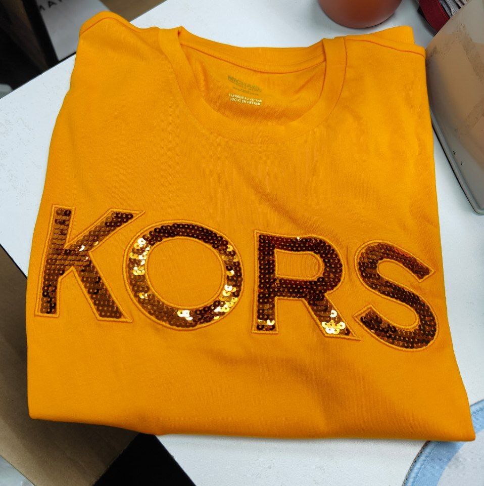 [S] MICHAEL KORS POPORANGE SEQUINED LOGO COTTON T-SHIRT, JS451DB97J-POPORANGE (SMK1299)