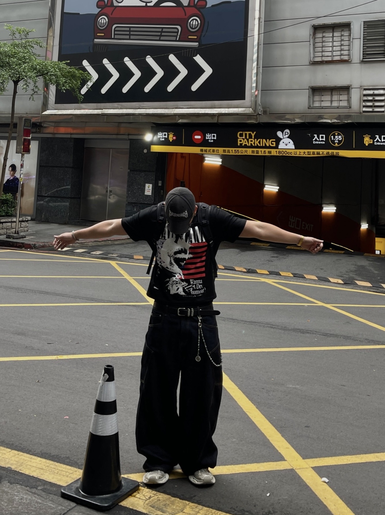 《S.V》黑丹寧寬版彎刀褲