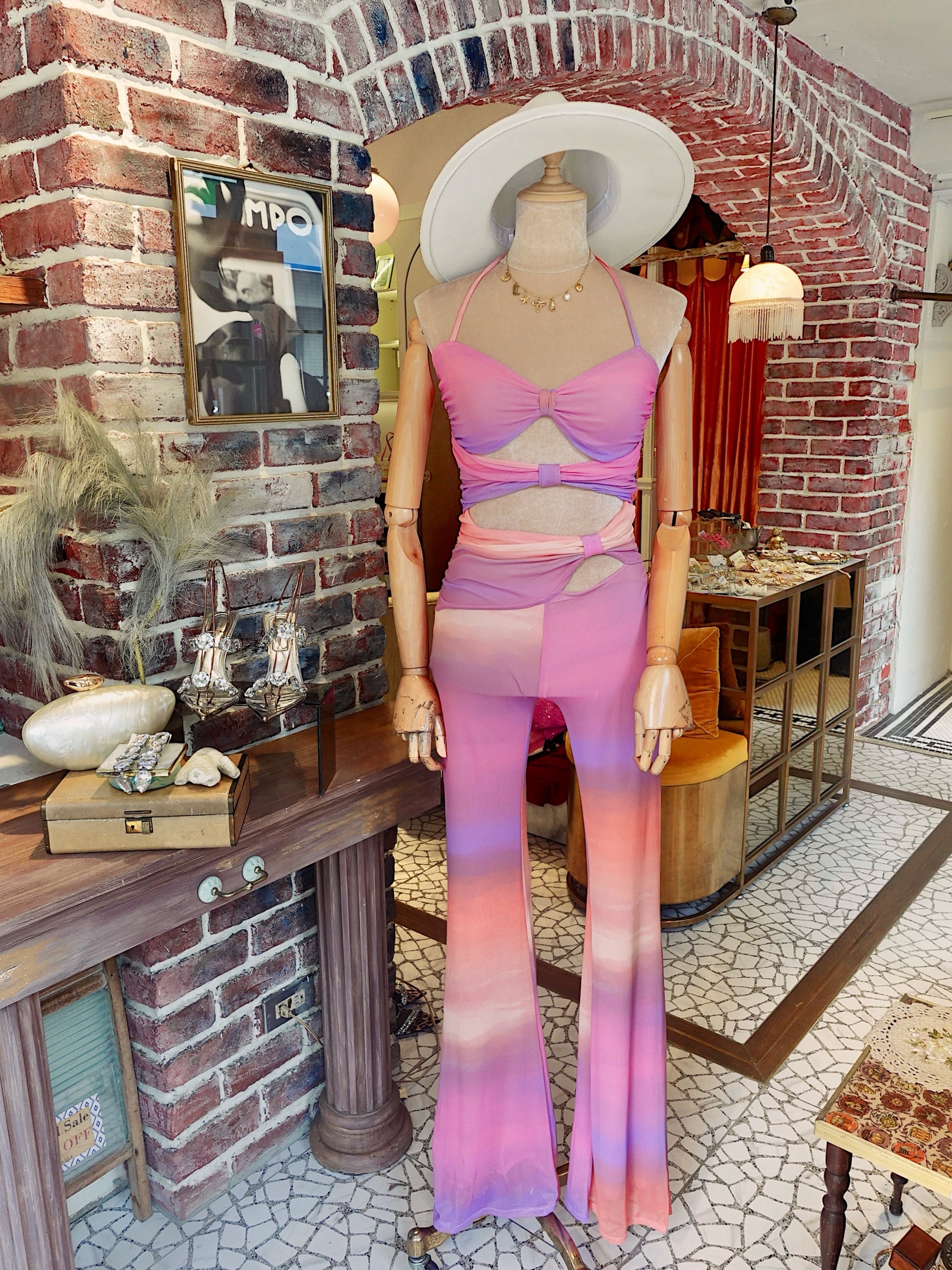 Pink Love粉紅色漸層印花繞脖綁帶Cutout 連身喇叭褲