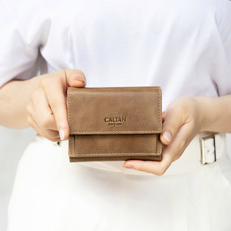 『新品上市』老爺有喜 小文藝扣式真皮短夾 (075055lt)