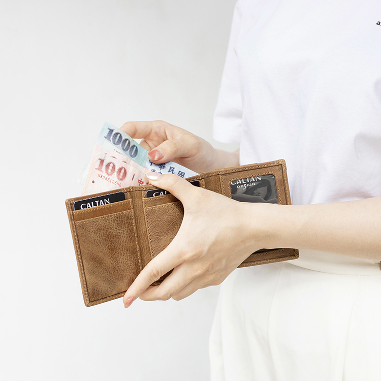 『新品上市』老爺有喜 小文藝扣式真皮短夾 (075055lt)