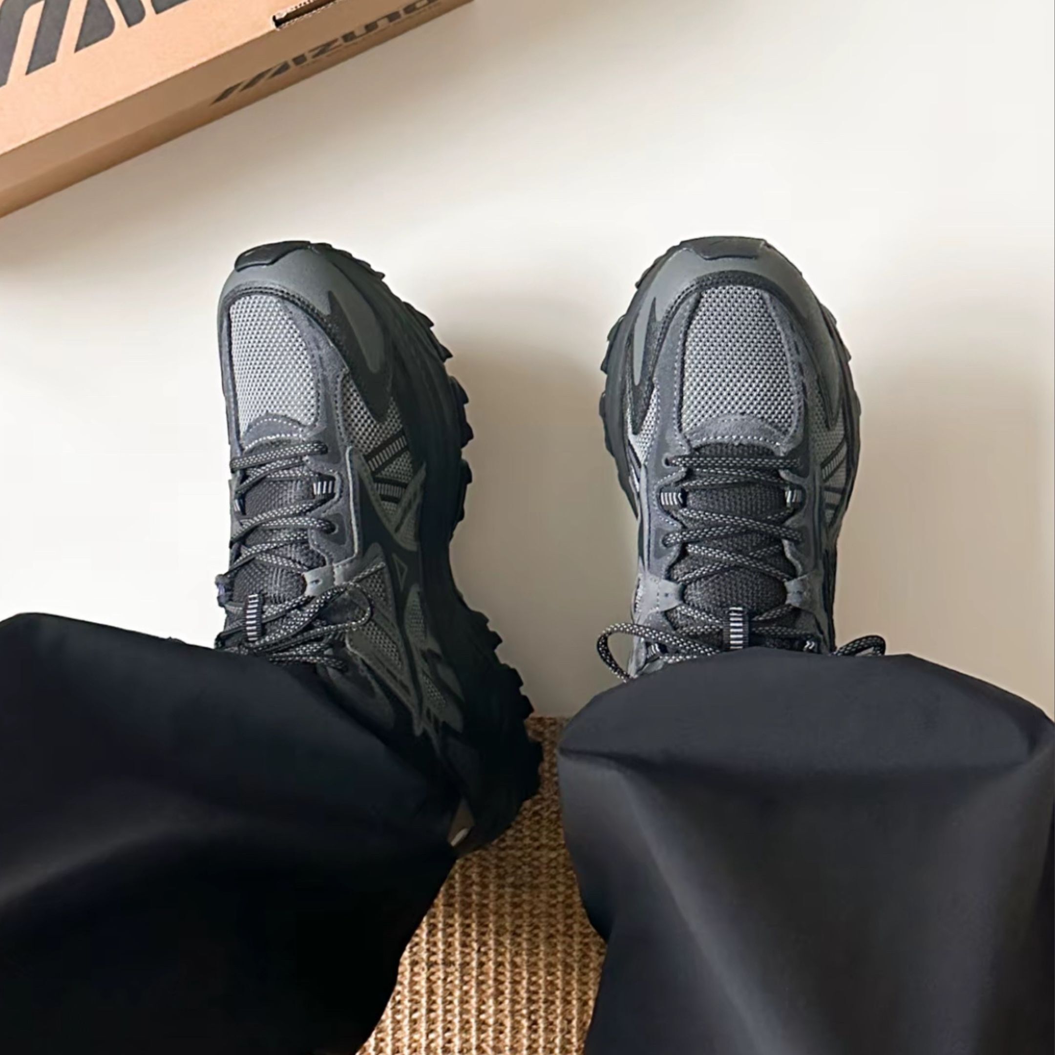 NICEDAY 代購 Mizuno Racer Trail 黑色 灰黑 黑 黑魂 跑步 機能 慢跑 男鞋 D1GH223815