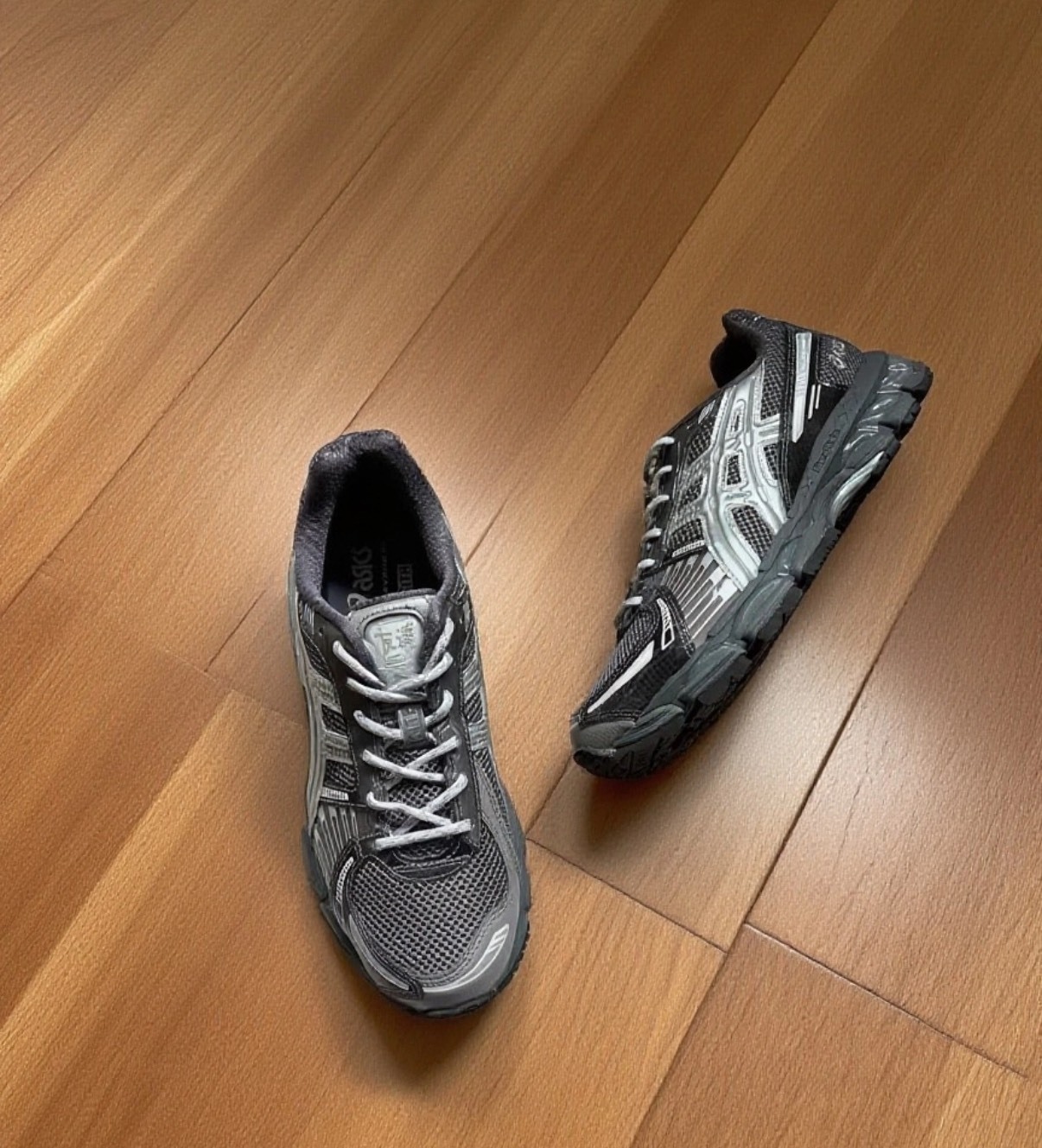 KITH聯名 Asics GEL-Kayano 12.1 黑銀 慢跑鞋 男女款 潮流跑鞋 百搭休閒鞋Aug25