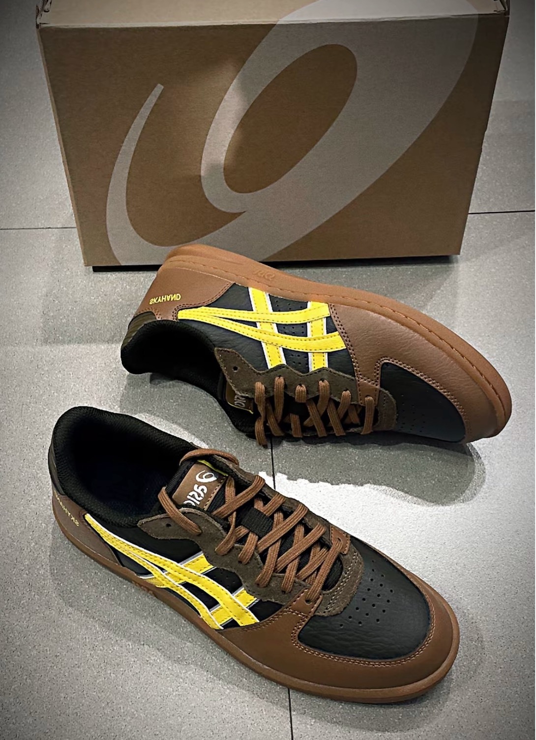 Asics SKYHAND OG 復古棕黃板鞋 低幫休閒鞋 男女同款舒適百搭款✨Aug25