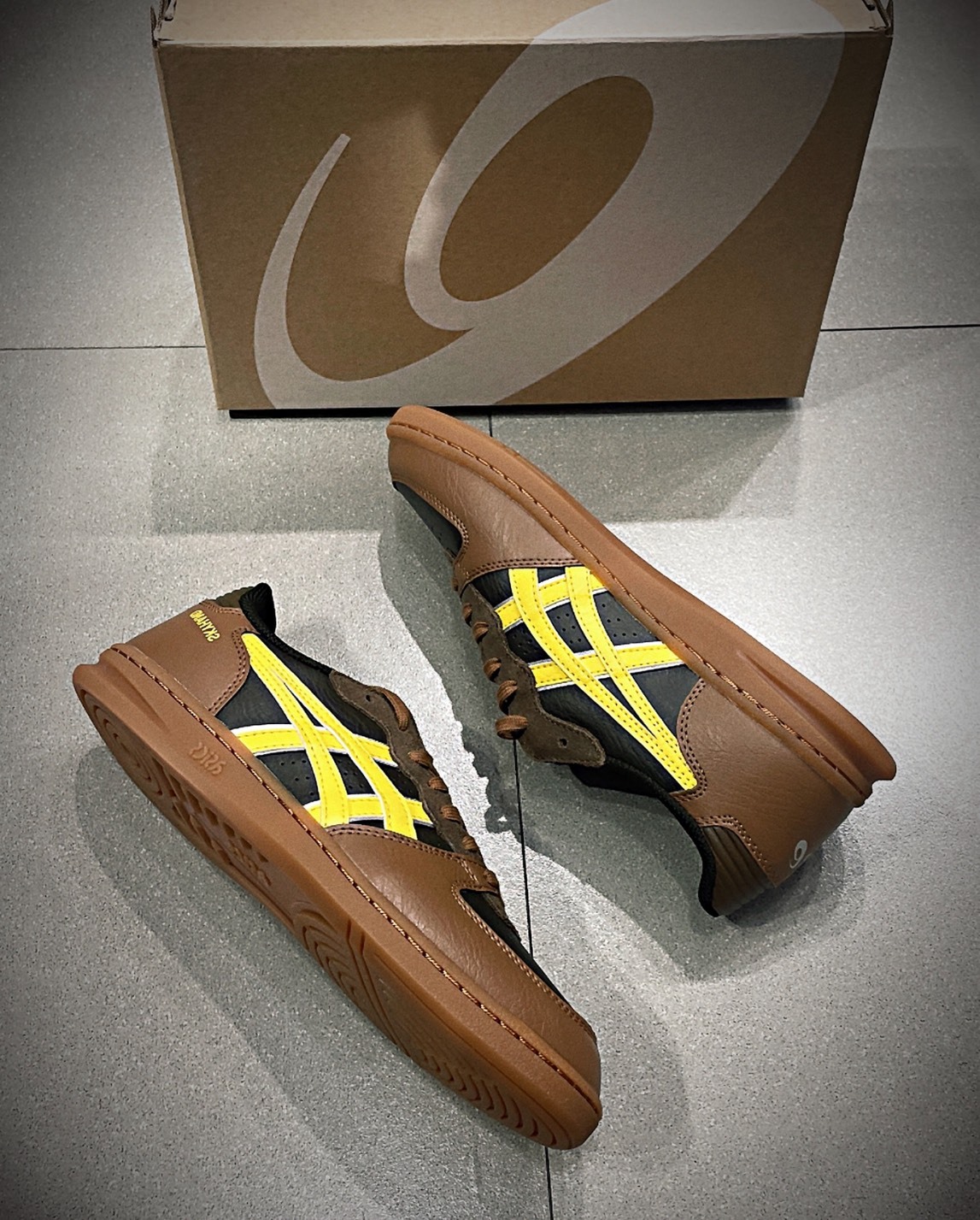 Asics SKYHAND OG 復古棕黃板鞋 低幫休閒鞋 男女同款舒適百搭款✨Aug25