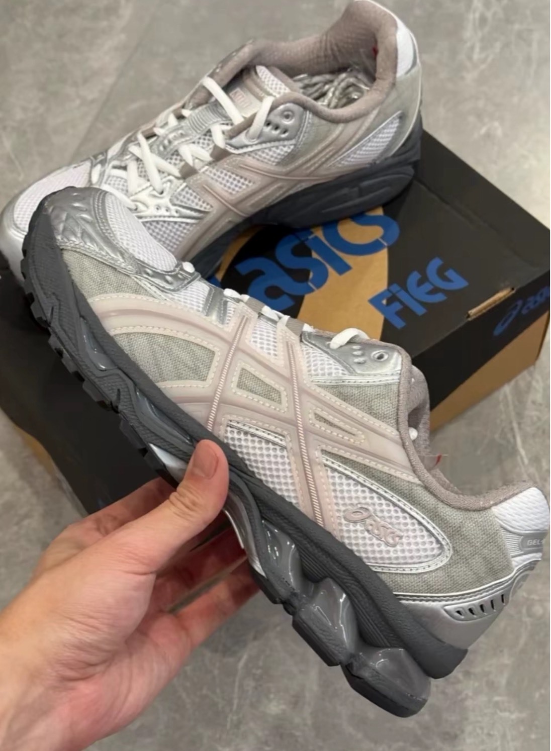 KITH X Asics GEL-Nimbus 10.1白米銀慢跑鞋✨ 男女同款舒適耐磨款 Aug25