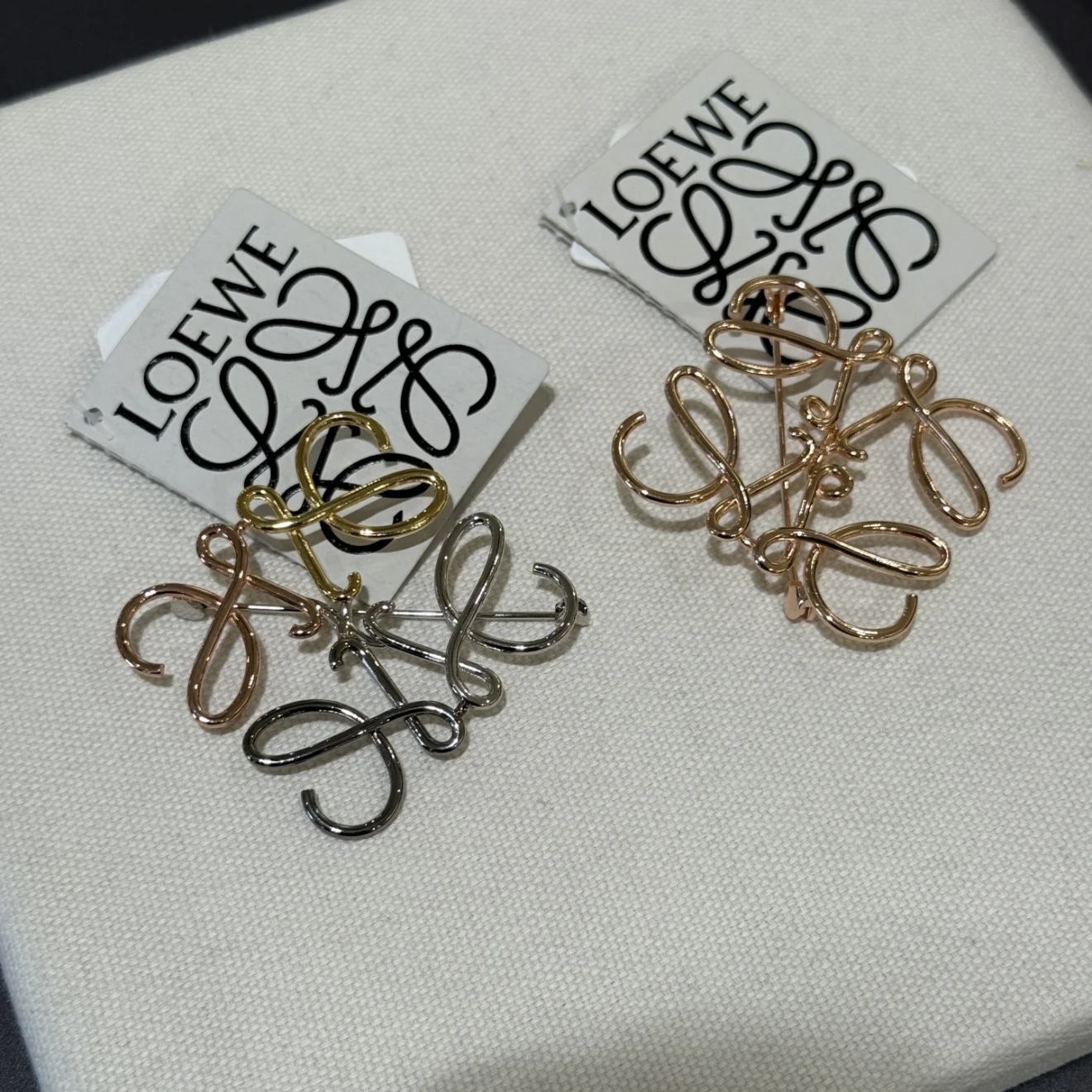 Loewe anagram brooch 2colors rose gold/  4 colours