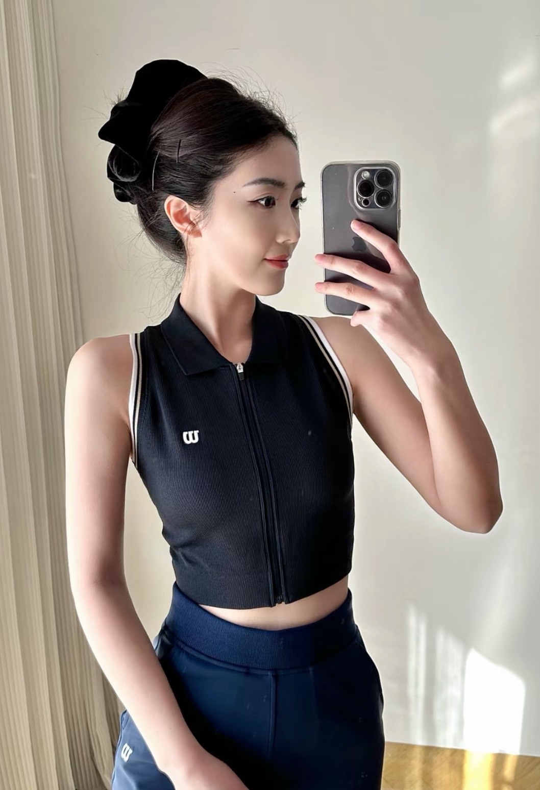 Wilson SEAMLESS 無縫拉鍊短背心 女款 透氣舒適 運動休閒穿搭百搭款 Aug25