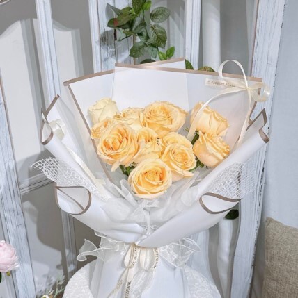11枝香檳玫瑰鮮花束