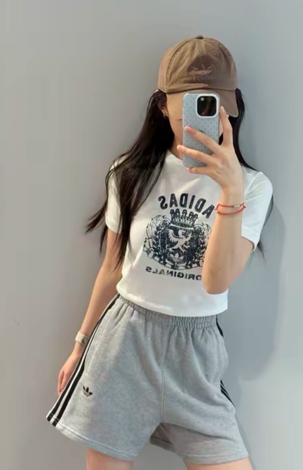 adidas 歐陽娜娜同款👑LOGO短版修身T 女款插肩袖短袖上衣 Aug25