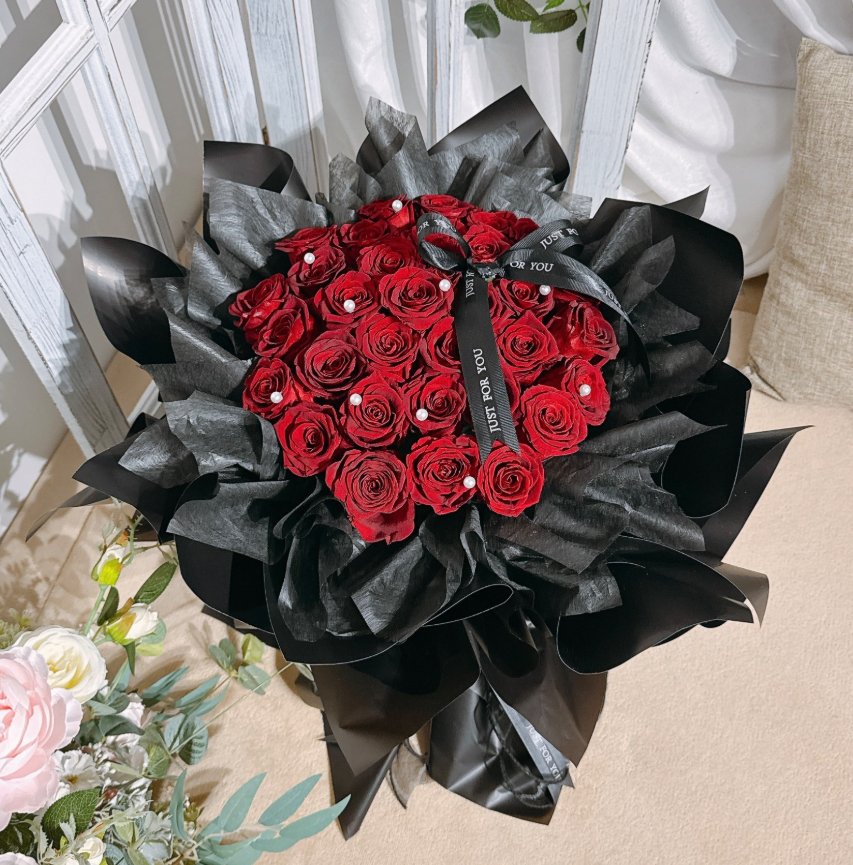 33枝紅玫瑰永生花束