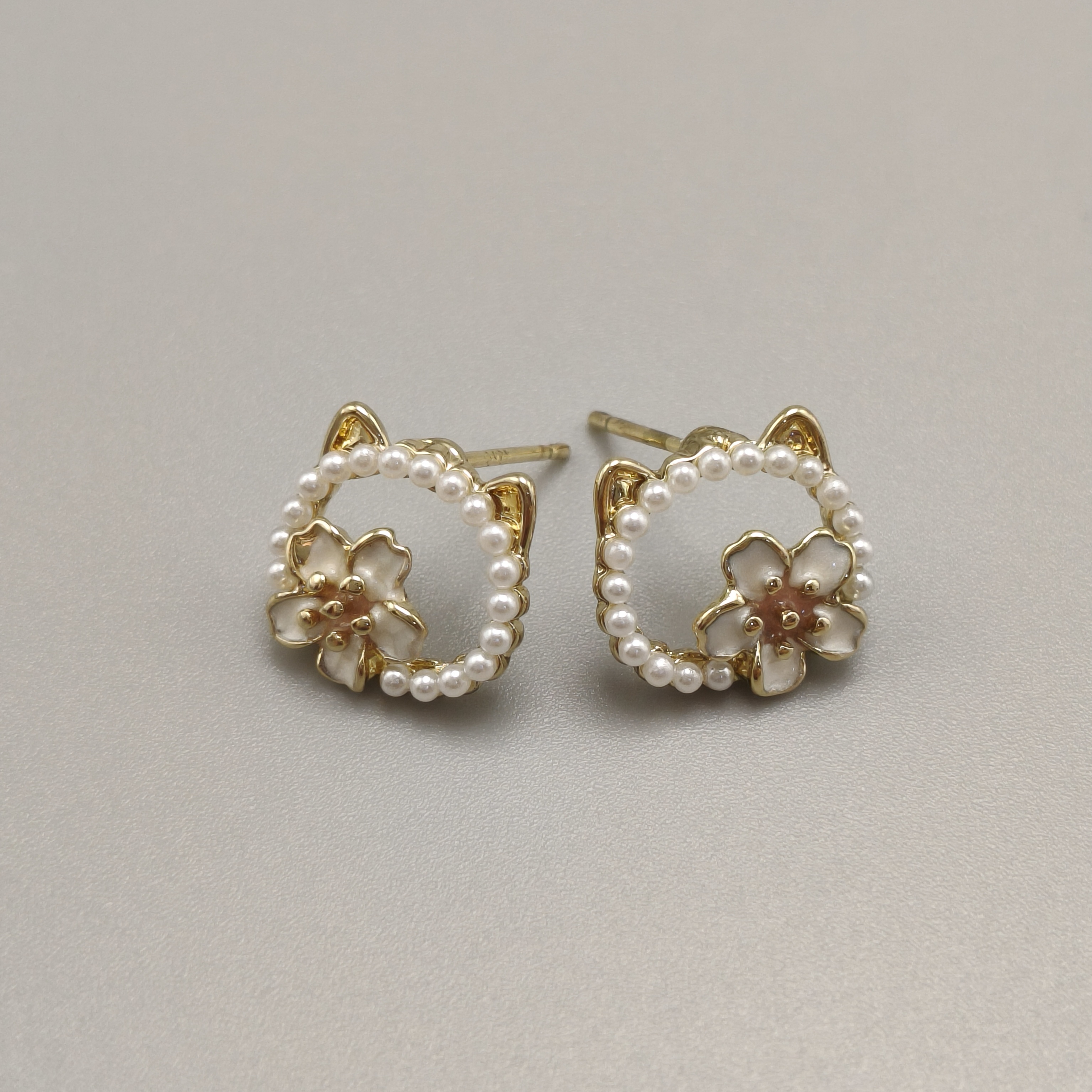 珍珠小花貓‥Pearl kitty