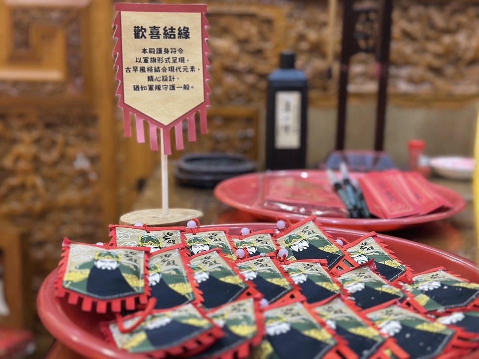 平安符絕對不能當一般垃圾丟掉，也不能自己點火燒掉，因為它是經過神明過爐加持的靈物，隨意處理會被視為不敬。