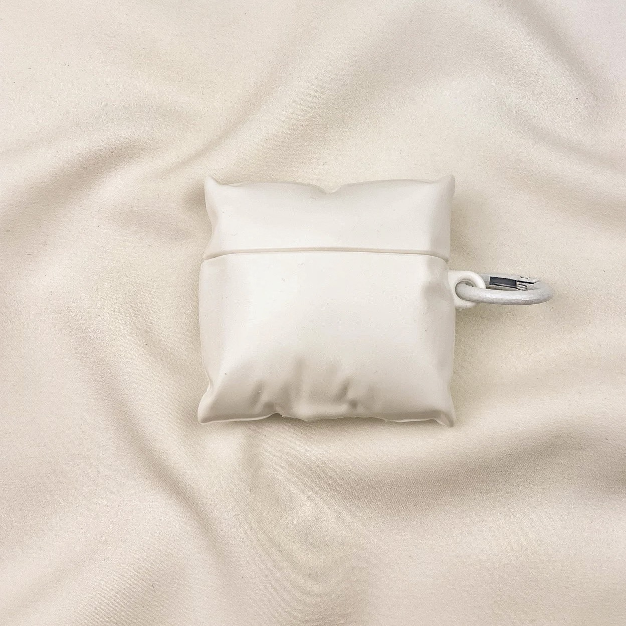 白色枕頭 耳機殼
