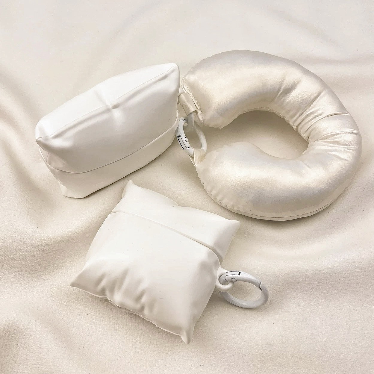 白色枕頭 耳機殼