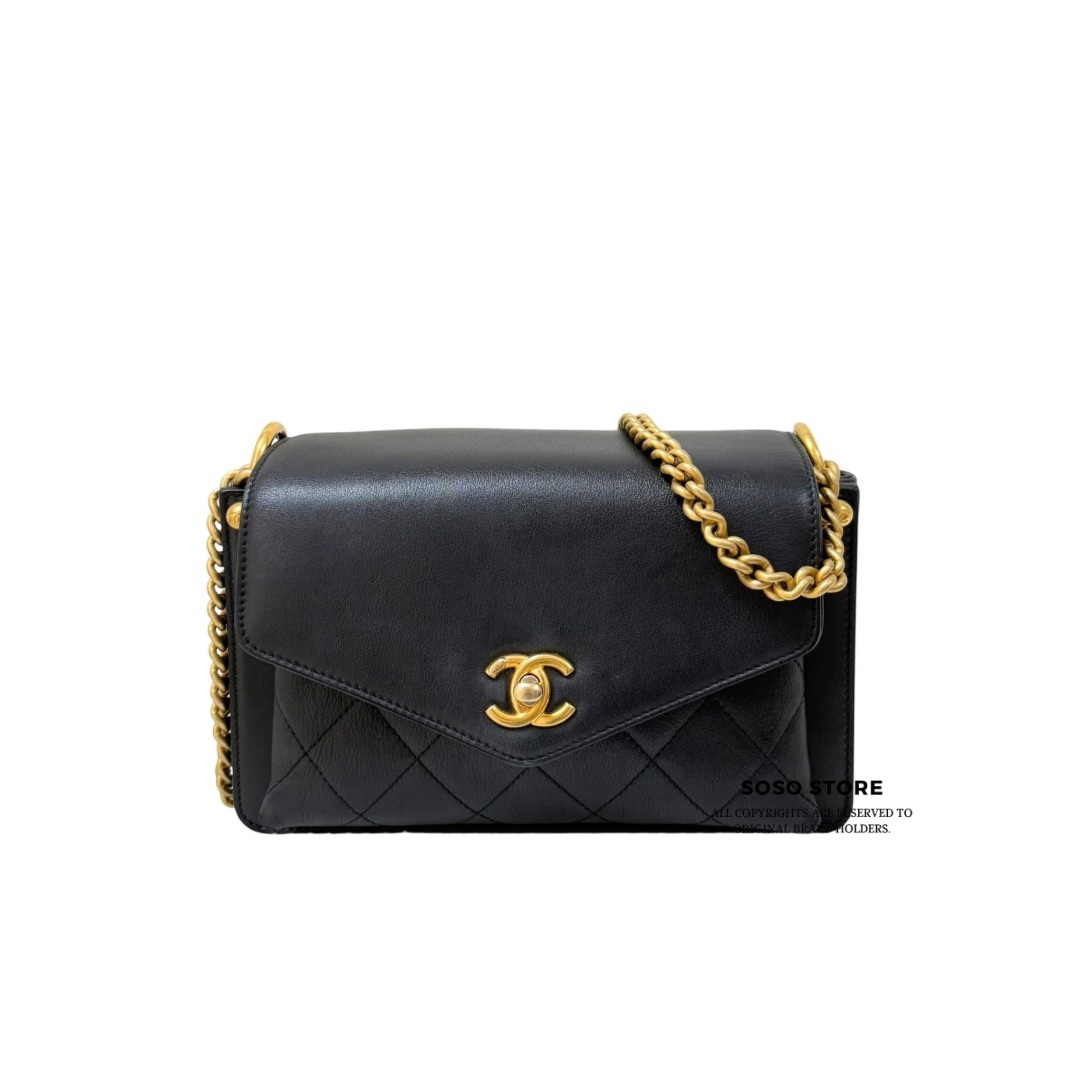 Chanel CC Shoulder Bag - Black / Ghw