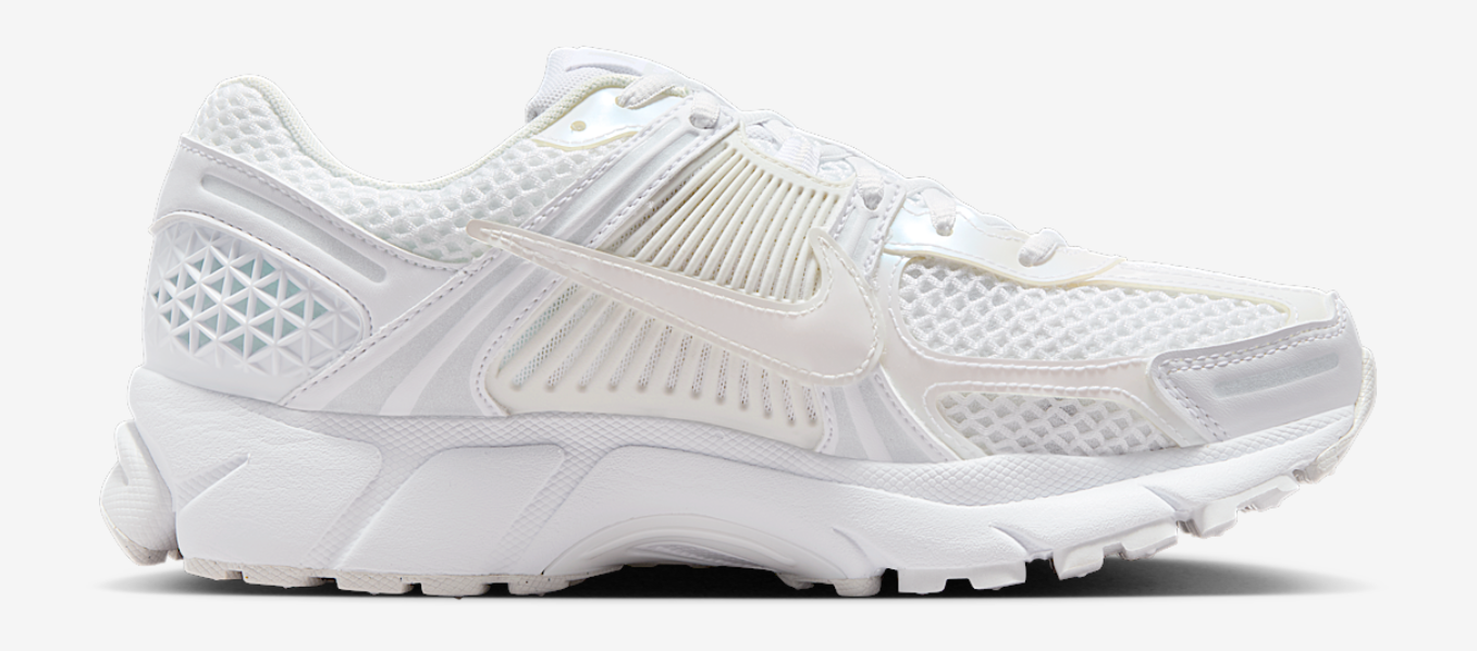 NIKE / NIKE 女款 Zoom Vomero 慢跑鞋 / 白色 / AUG25