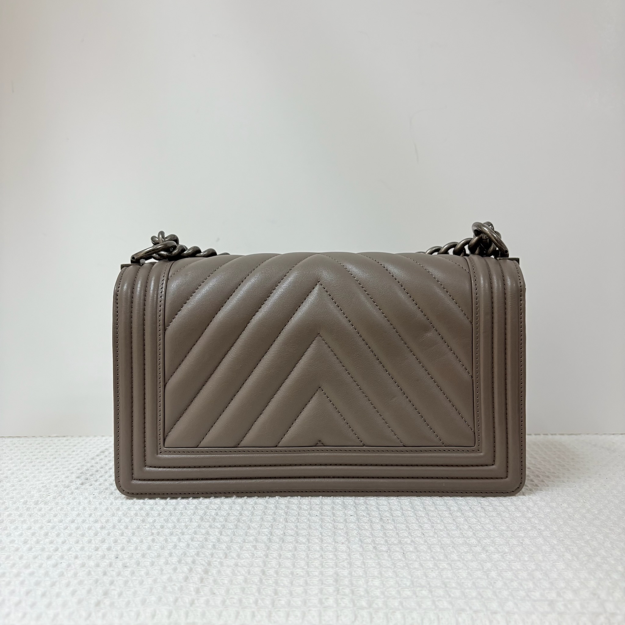 Chanel Boy 25 Chevon Bag - Brown / Shw