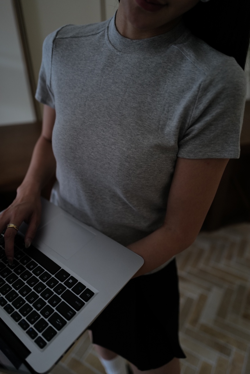 正肩魚骨素面上衣*4色