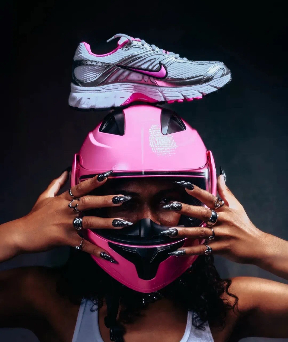 女鞋 NIKE W AIR MAX MOTO 2K 銀粉 復古 透氣 緩震 氣墊 運動 休閒鞋【HQ2056-101】