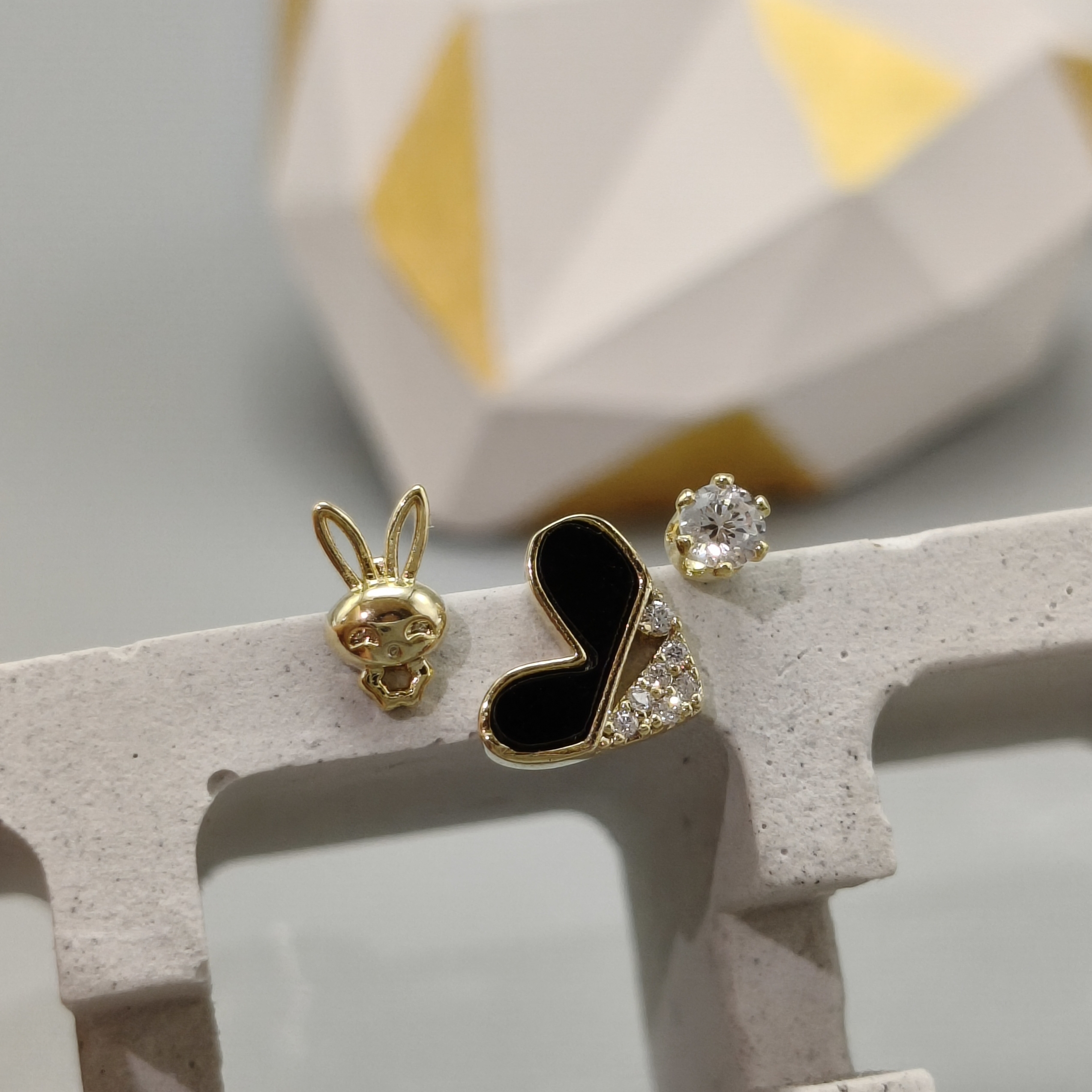 黑心兔兔‥Playful rabbit