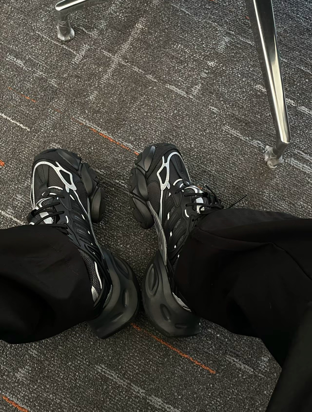 代購-adidas XLG RUNNER DELUXE 機械 跑鞋 男女同款 黑色 IH0070