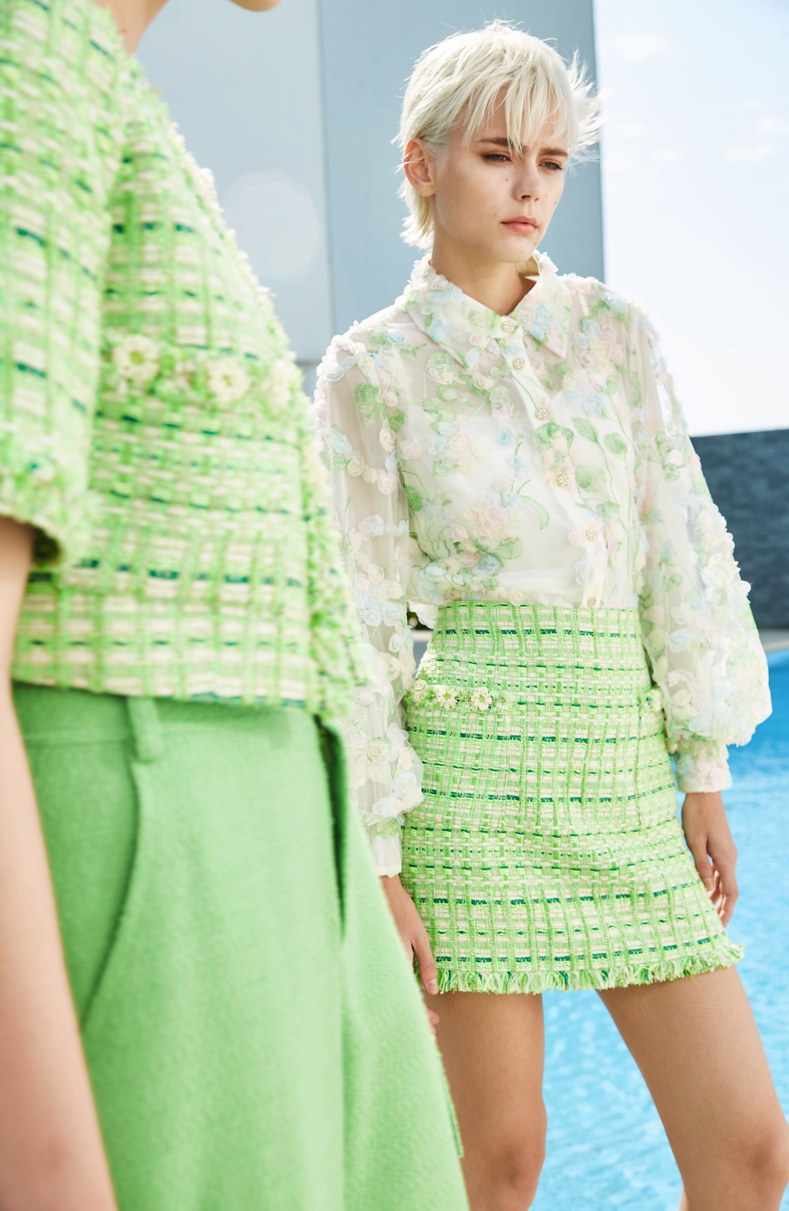 BD10112A1 新藝術花園立體刺繡蕾絲泡袖女衫 ( 附內搭 )