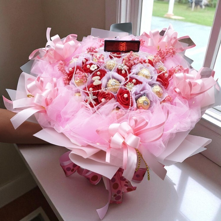 粉色珍珠香皂花金莎花束,可當新娘捧花soapflower-Ferrero-Rocher-chocolate-bouquet