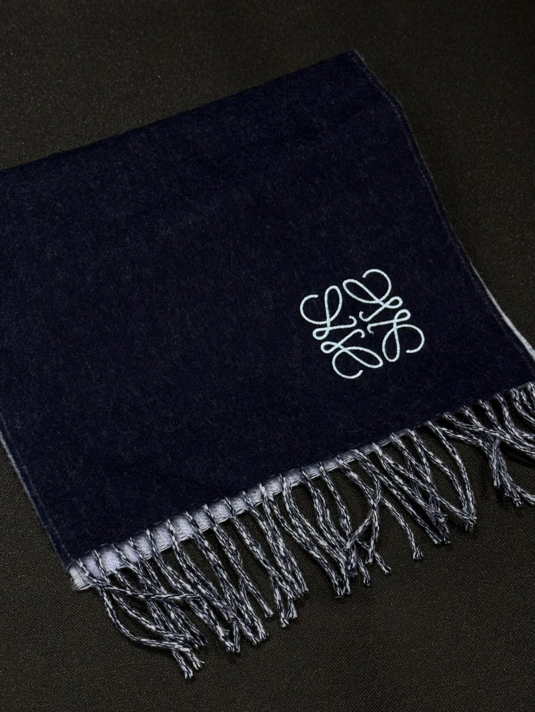 LOEWE 深藍刺繡Logo 雙面羊毛圍巾