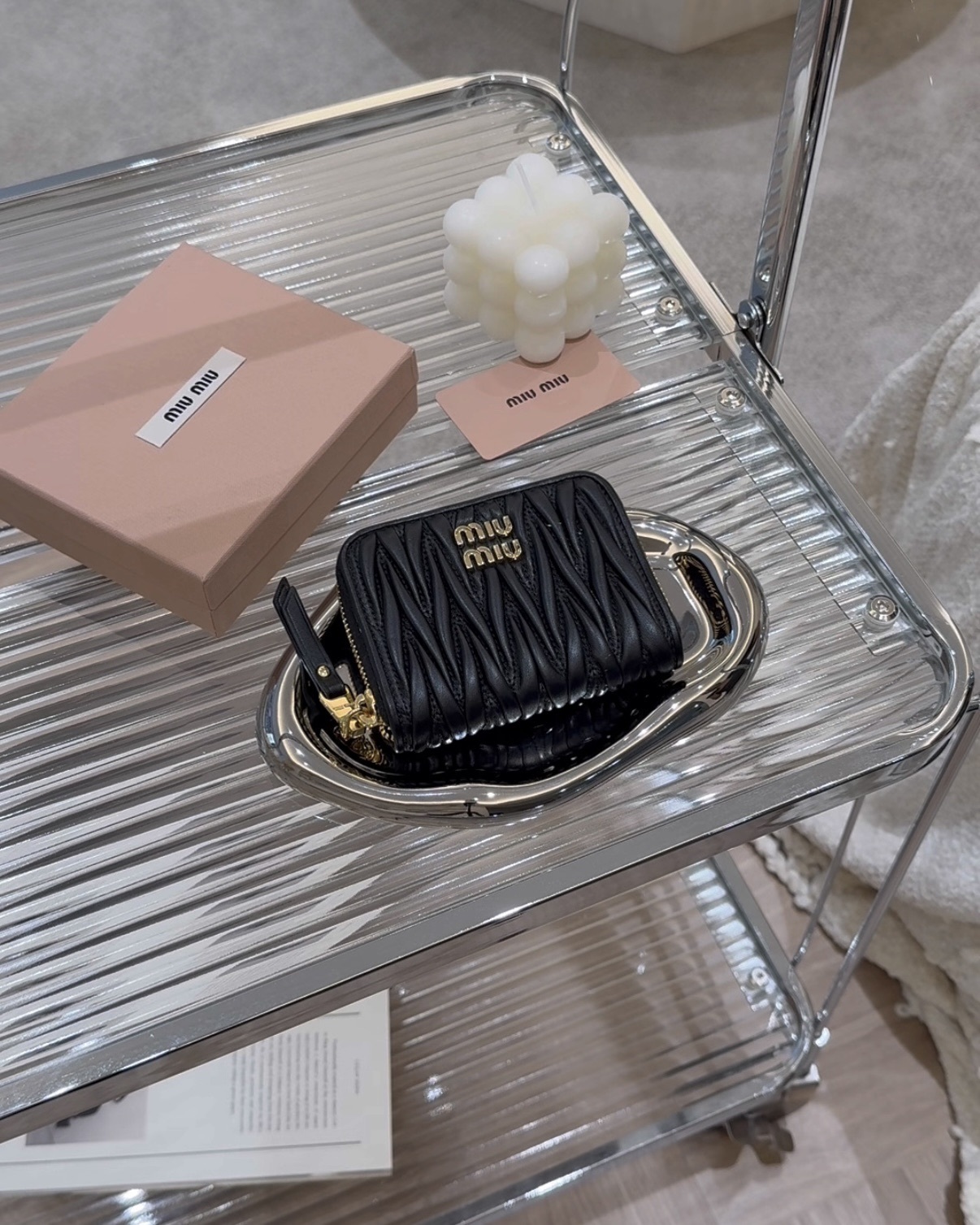 MIUMIU｜MATELASSÉ 納帕ㄇ字拉鍊零錢包 黑色