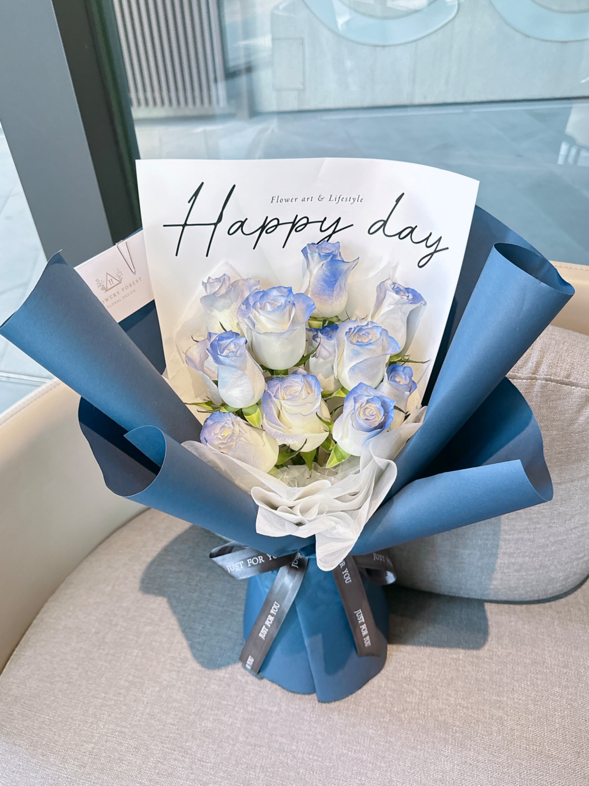 11枝夜空藍玫瑰鮮花束