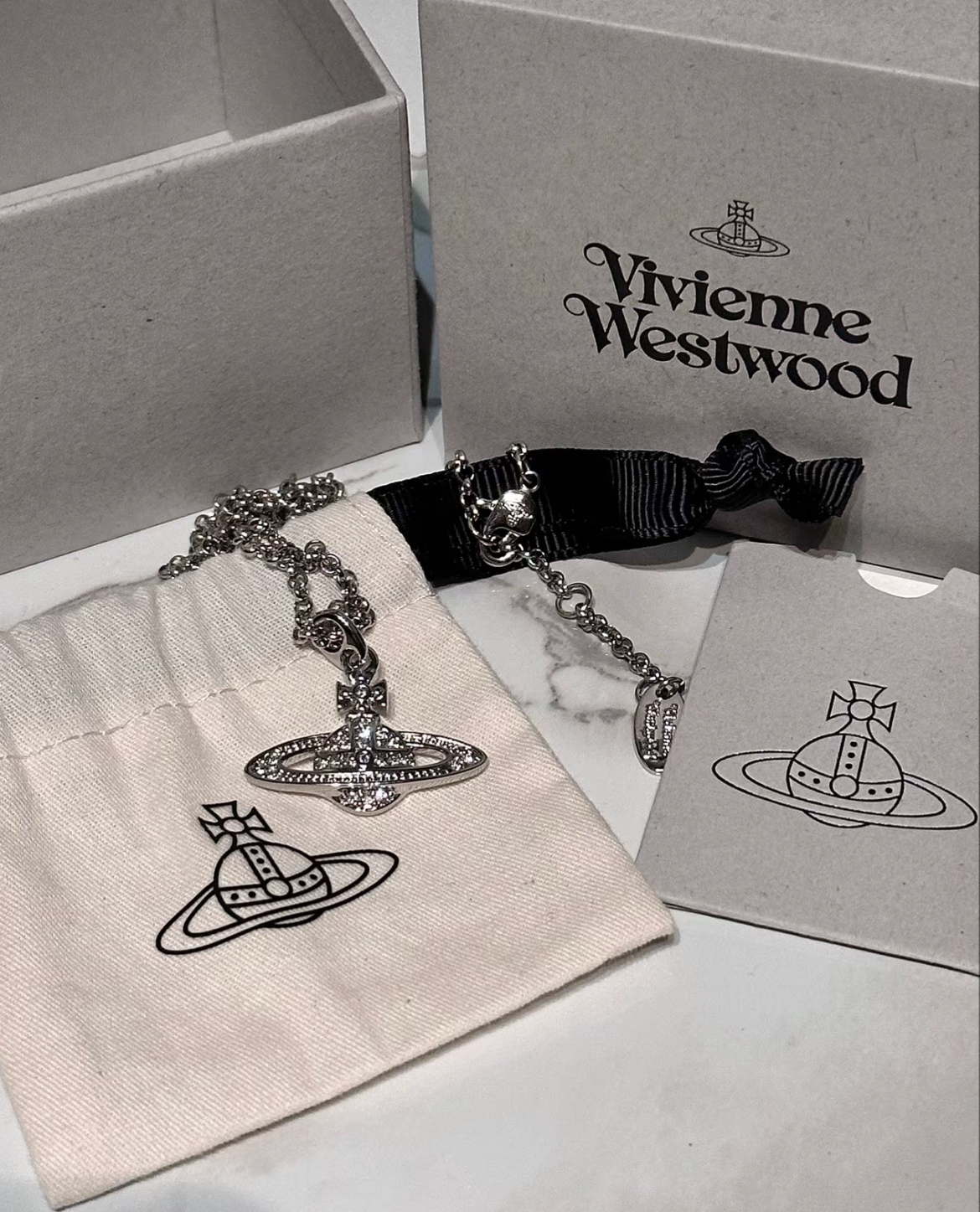 【代購】Vivienne Westwood Mini Bas Relief Pendant 經典滿鑽土星項鍊