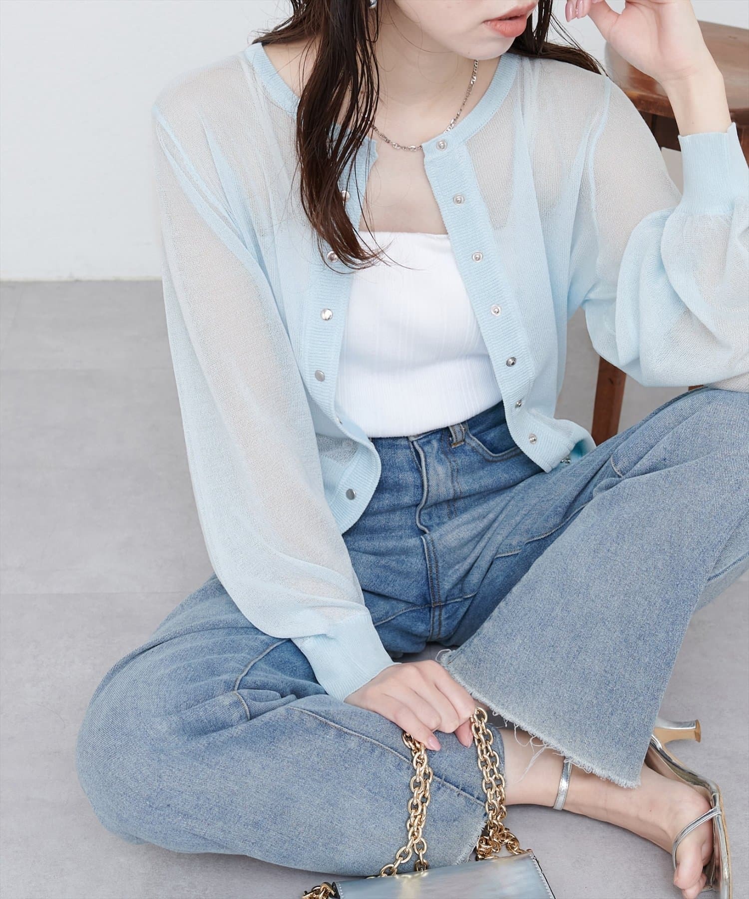 natural couture(ナチュラルクチュール)  ドット釦シアーカーデ藍色（0351050800）